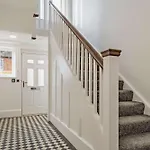 Modern, City Living Apartments- Private Parking