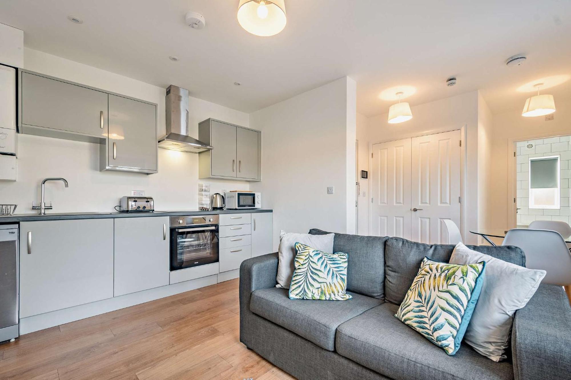 Modern, Living Apartments- Private Parking * Oxford