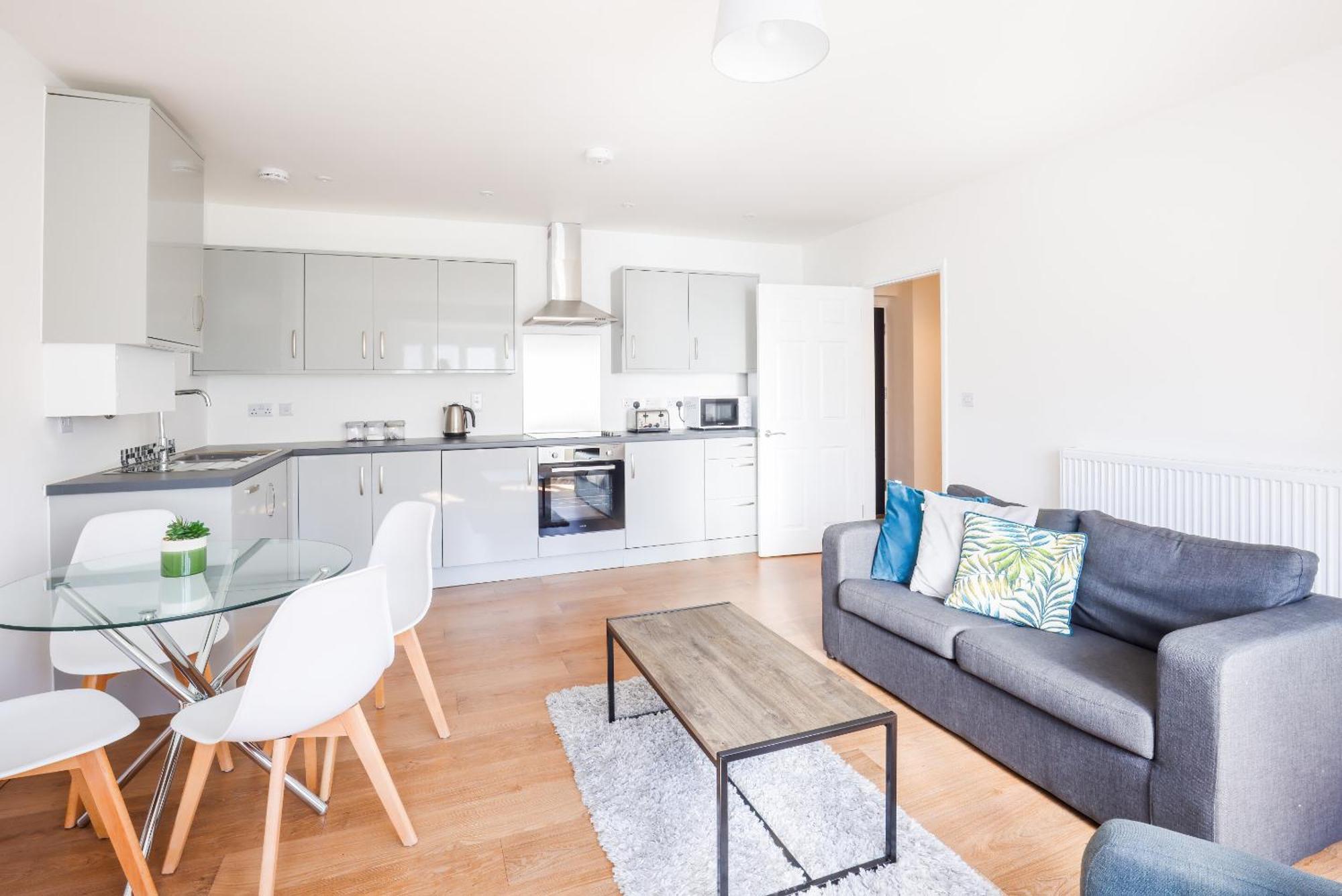 Modern, Living Apartments- Private Parking Appartamento