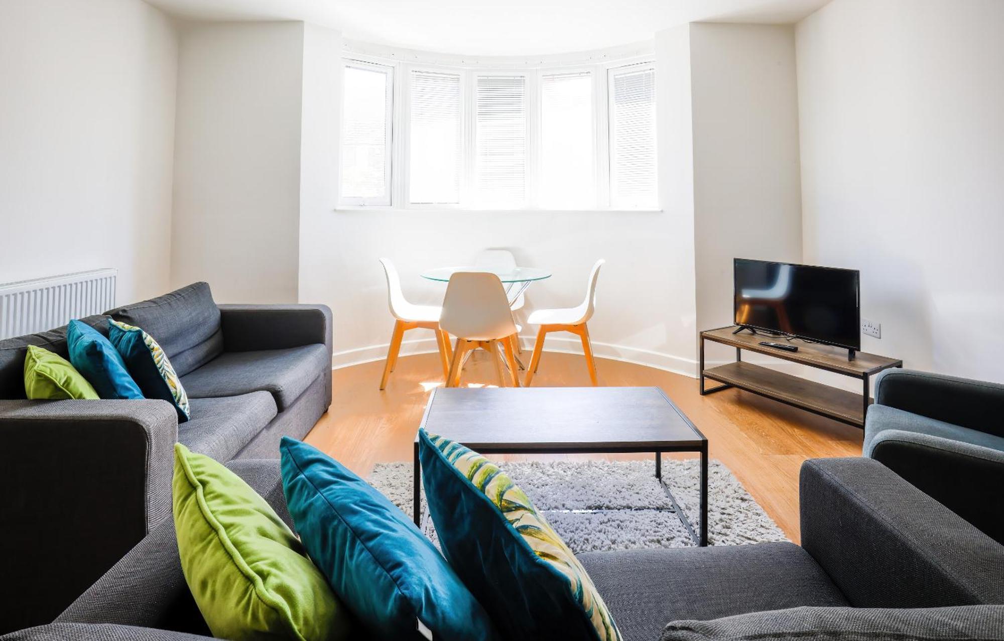 Modern, Living Apartments- Private Parking Appartamento